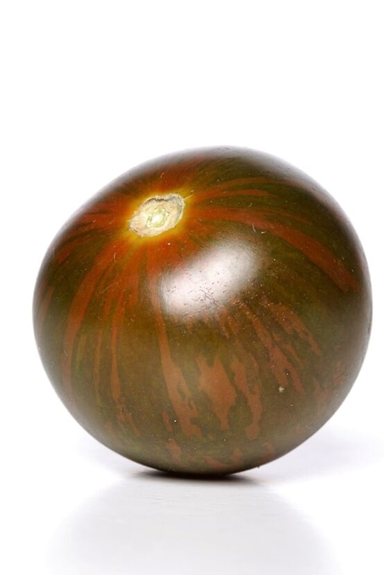 Black Vernissage Tomato: Caring For Black Cherry Tomatoes 3 Black Vernissage Tomato: Caring For Black Cherry Tomatoes 1